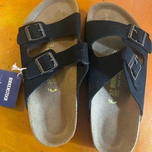 Women’s size 37 size 6 Black soft foot bed Birkenstock